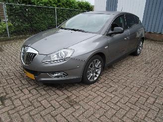 Vaurioauto  passenger cars Lancia Delta 1.8 16V Automaat 200 PK 2011/4