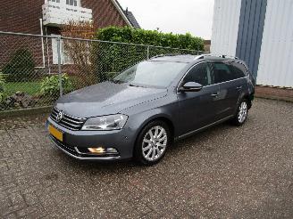 Schadeauto Volkswagen Passat 1.4 TSI DSG High-Line 2014/8