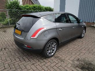 Lancia Delta 1.8 16V Automaat 200 PK picture 4