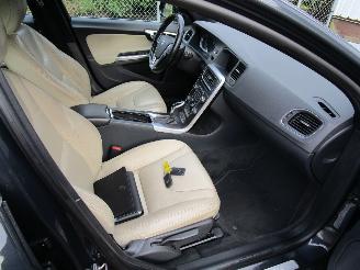 Volvo V-60 2.4 D6 AWD Camera Navi Leder Schadevrij picture 6