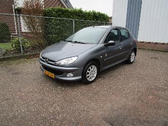 krockskadad bil auto Peugeot 206 1.4 Generation Airco 146.000 Km 2008/5