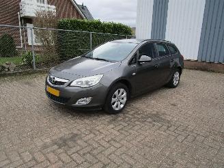 krockskadad bil auto Opel Astra 1.4 Airco Radio/CD 2011/1