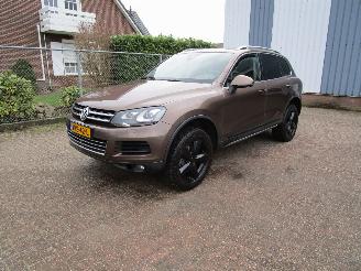 skadebil auto Volkswagen Touareg 4.2 V8 TDI Grijs kenteken 2011/8