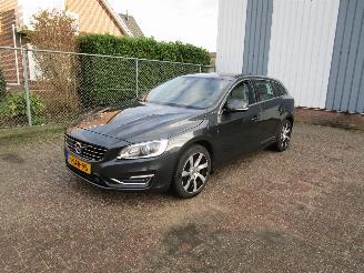 Vaurioauto  passenger cars Volvo V-60 2.4 D6 Hybride Schadevrij Nw APK 2013/9
