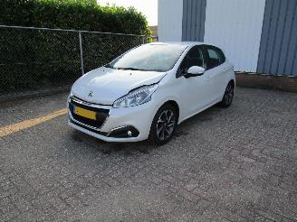 Unfallwagen Peugeot 208 1.2 Navi Airco Parelmoer Wit 5-Drs 2016/4
