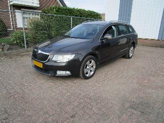 Vaurioauto  passenger cars Skoda Superb 1.8 TSI DSG Navi Clima 2010/11
