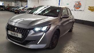 Schadeauto Peugeot 208 1.2 VTI 12 V PURETECH 75 PK ... 2021/2