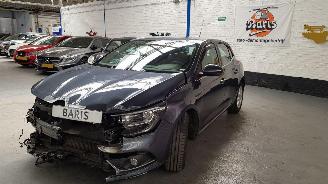 uszkodzony samochody osobowe Renault Mégane 1.3 TCE 115 16V 4DRS BENZ 1.332CC 85KW 116PK 2018/6