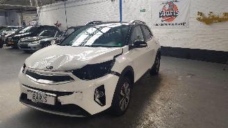 Schadeauto Kia Stonic 1.0i T-GDi 12V ECO-DYNAMICS+ SUV  HYBRID 998CC 74KW 101PK 2021/3
