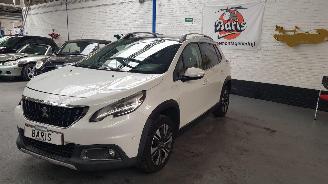 Vaurioauto  passenger cars Peugeot 2008 1.2 Pure Tech Blue Lease Executive 2016/7