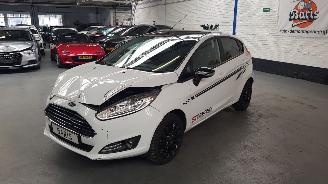 Vaurioauto  passenger cars Ford Fiesta 1.0 Ti-VCT 12V   BENZ 999CC 48KW 65PK 2016/1