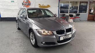 Vaurioauto  passenger cars BMW 3-serie 318i 16V SEDAN 4DRS BENZ 1.995CC 105KW 143PK 2010/10