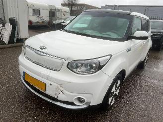 Vaurioauto  passenger cars Kia E-Soul EV Edition AUTOMAAT 30 kWh BJ 2019 38808 KM 2019/1