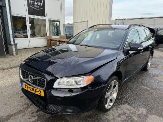 Vaurioauto  passenger cars Volvo V-70 1.6 T AUTOMAAT 180 PK LIMITED EDITION BJ 2011 2011/6