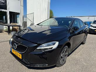 Vaurioauto  passenger cars Volvo V-40 1.5 T2 Momentum Automaat 2016/1
