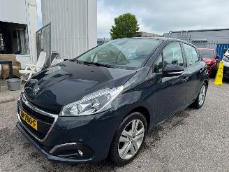 Schadeauto Peugeot 208 1.2 PureTech Signature BJ 2019 2019/1