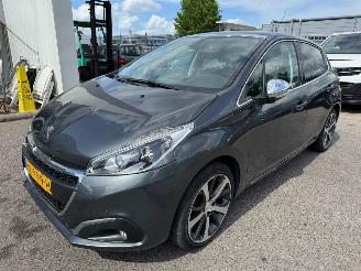 Schadeauto Peugeot 208 1.2 AUTOMAAT  PureTech Première 2015/1