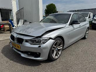 krockskadad bil auto BMW 3-serie 320i EfficientDynamics Edition High Executive BJ 2013 107.191 KM 2013/8