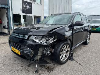 skadebil auto Mitsubishi Outlander 2.0 AUTOMAAT PHEV Instyle BJ 2014 305.027 KM 2014/4