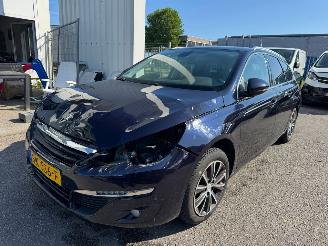 Schadeauto Peugeot 308 SW 1.6 BlueHDI Blue Lease Executive Pack 2015/11