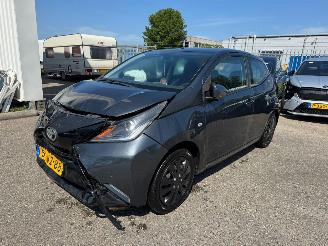 skadebil auto Toyota Aygo 1.0 VVT-i x-play 2014/11