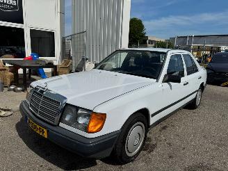 skadebil auto Mercedes E-klasse 200-500 AUTOMAAT (W124) 200 BJ 1988 141.353 KM 1988/4