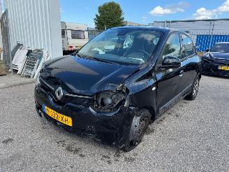 damaged passenger cars Renault Twingo Z.E. R80 Collection AUTOMAAT 2022/6