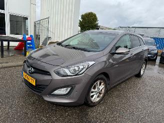 Schadeauto Hyundai I-30 Wagon 1.6 CRDi i-Vision BJ 2013 380.853 KM 2013/7