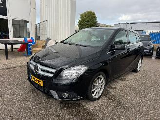Vaurioauto  passenger cars Mercedes B-klasse 200 Ambition BJ 2012 141.528 KM 2012/2