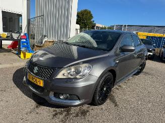 Unfallwagen Suzuki Kizashi 2.4 Sport AUTOMAAT BJ 2011 205.760 KM 2011/1