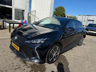 krockskadad bil auto MG MG4 Electric AUTOMAAT Trophy Extended Range 77 kWh BJ 2023 55994 KM 2023/11