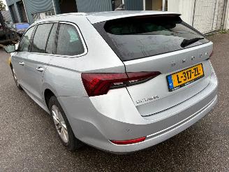 Voiture accidenté Skoda Octavia Combi 1.0 TSI Business Edition 2021/8