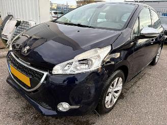 Unfallwagen Peugeot 208 1.2 VTi Urban Soul 2013/10