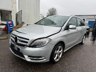 krockskadad bil auto Mercedes B-klasse 180 Ambition 2011/11
