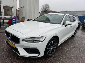 Auto incidentate Volvo V-60 2.0 B3 AUTOMAAT BJ 2022 Momentum Busines 2022/1