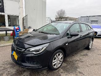 Coche accidentado Opel Astra Sports Tourer 1.0 Online Edition BJ 2018 157.168 KM 2018/8
