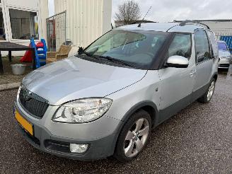 krockskadad bil auto Skoda Roomster 1.6-16V AUTOMAAT Scout BJ 2008 76137 KM 2008/6