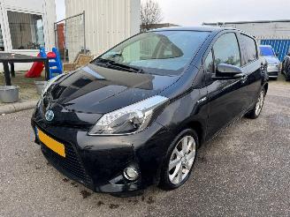 krockskadad bil auto Toyota Yaris 1.5 Full Hybrid Dynamic AUTOMAAT 2012/9