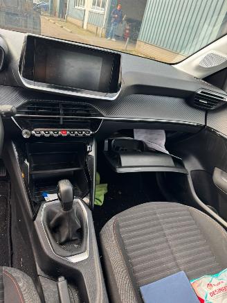 Peugeot 208 1.2 PureTech Active BJ 2022 74555 KM picture 9