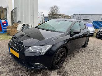 krockskadad bil auto Seat Leon 1.6 TDI Limited Edition II 2013/12