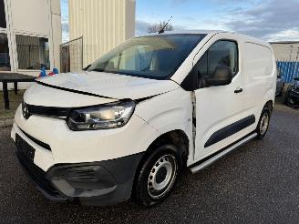 skadebil bedrijf Toyota Proace CITY 1.5 D-4D Cool Comfort 2021/1
