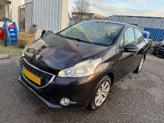 Auto incidentate Peugeot 208 1.2 VTi Blue Lease 2012/8