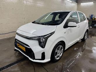 krockskadad bil auto Kia Picanto 1.0 DPI AUTOMAAT BJ 2025  DynamicLine 2025/8