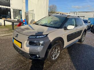 Vaurioauto  passenger cars Citroën C4 cactus 1.2 PureTech Shine BJ 2015 160.986 KM 2015/11