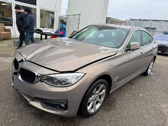 krockskadad bil auto BMW 3-serie Gran Turismo 320i Executive BJ 2014 202.816 KM 2014/1