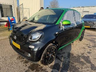 Damaged car Smart Forfour electric drive passion 18 kWh 2018/5