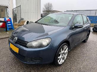 krockskadad bil auto Volkswagen Golf 1.4 Trendline 2010/1