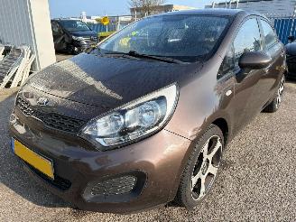 Schadeauto Kia Rio 1.2 CVVT Comfort Pack 2014/6