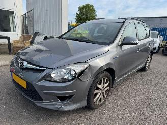 Voiture accidenté Hyundai I-30 CW 1.4i i-Motion 2012/1