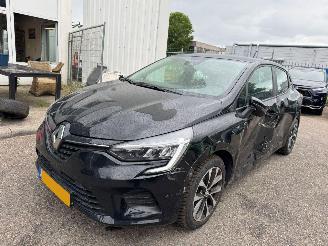 Damaged car Renault Clio 1.0 TCe 90 Equilibre 2023/9